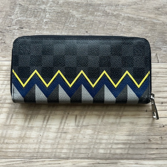 Louis Vuitton Handbags - Limited Edition Louis Vuitton Damier Graphite Vertical Zip Wallet